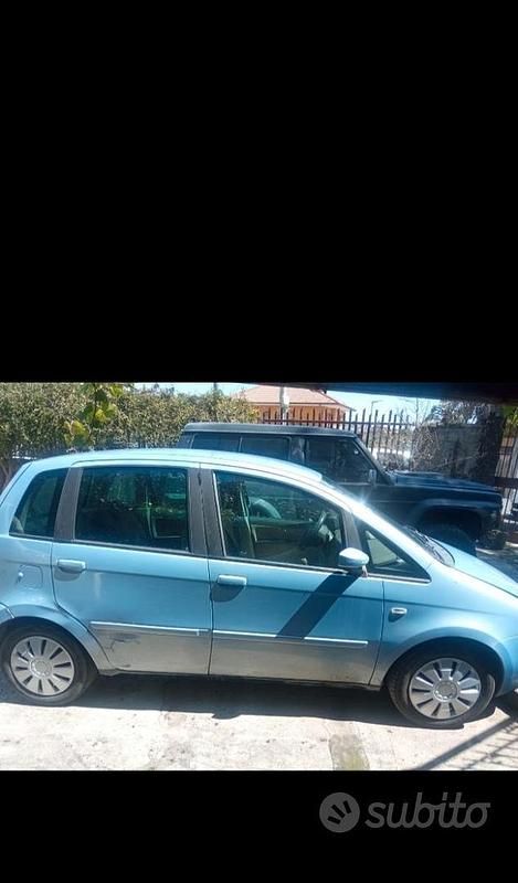 Usata Fiat Idea 70 CV (51 kW) 2004 Blu Monovolume