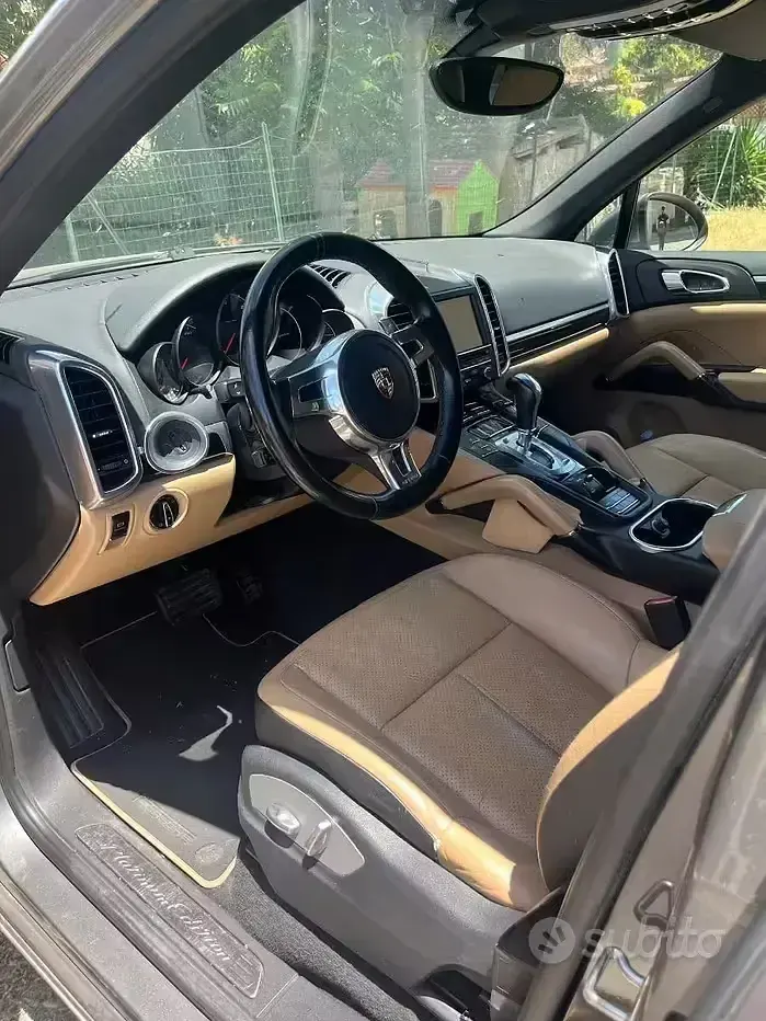 Usata Porsche Cayenne 245 CV (180 kW) 2014 Grigio SUV
