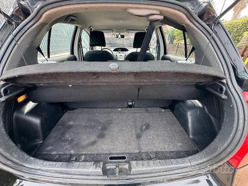 Usata Toyota Yaris 69 CV (50 kW) 2008 Nero Utilitaria
