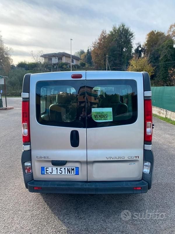 Usata Opel Vivaro 120 CV (88 kW) 2011 Grigio Monovolume