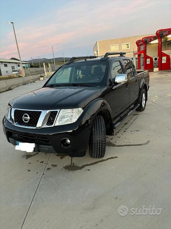 Usata Nissan Navara 190 CV (139 kW) 2010 Nero Pick-up