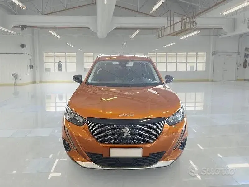 Usata Peugeot 2008 Allure 110 CV (80 kW) 2022 Arancione SUV