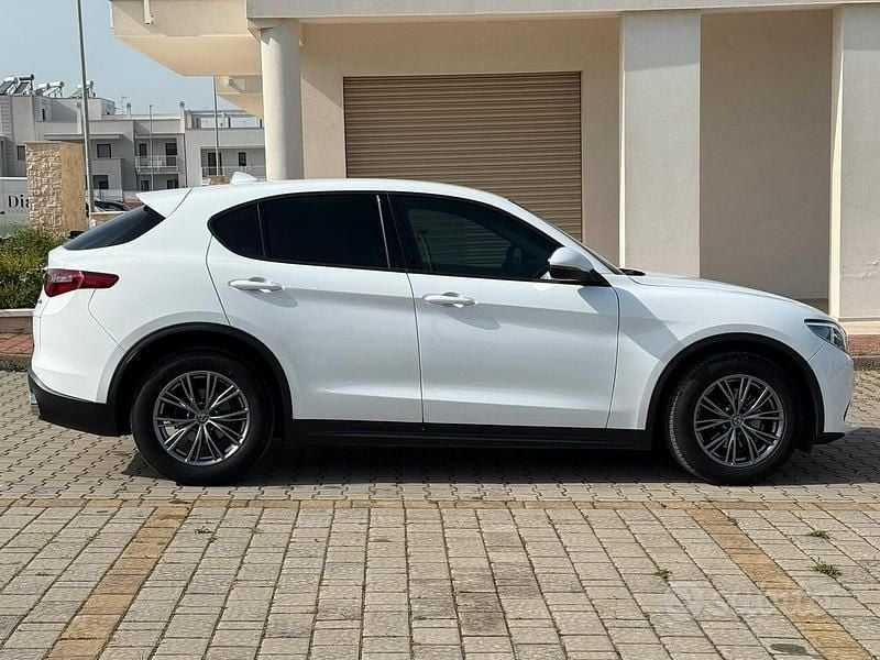 Usata Alfa Romeo Stelvio Executive 180 CV (132 kW) 2017 Bianco SUV