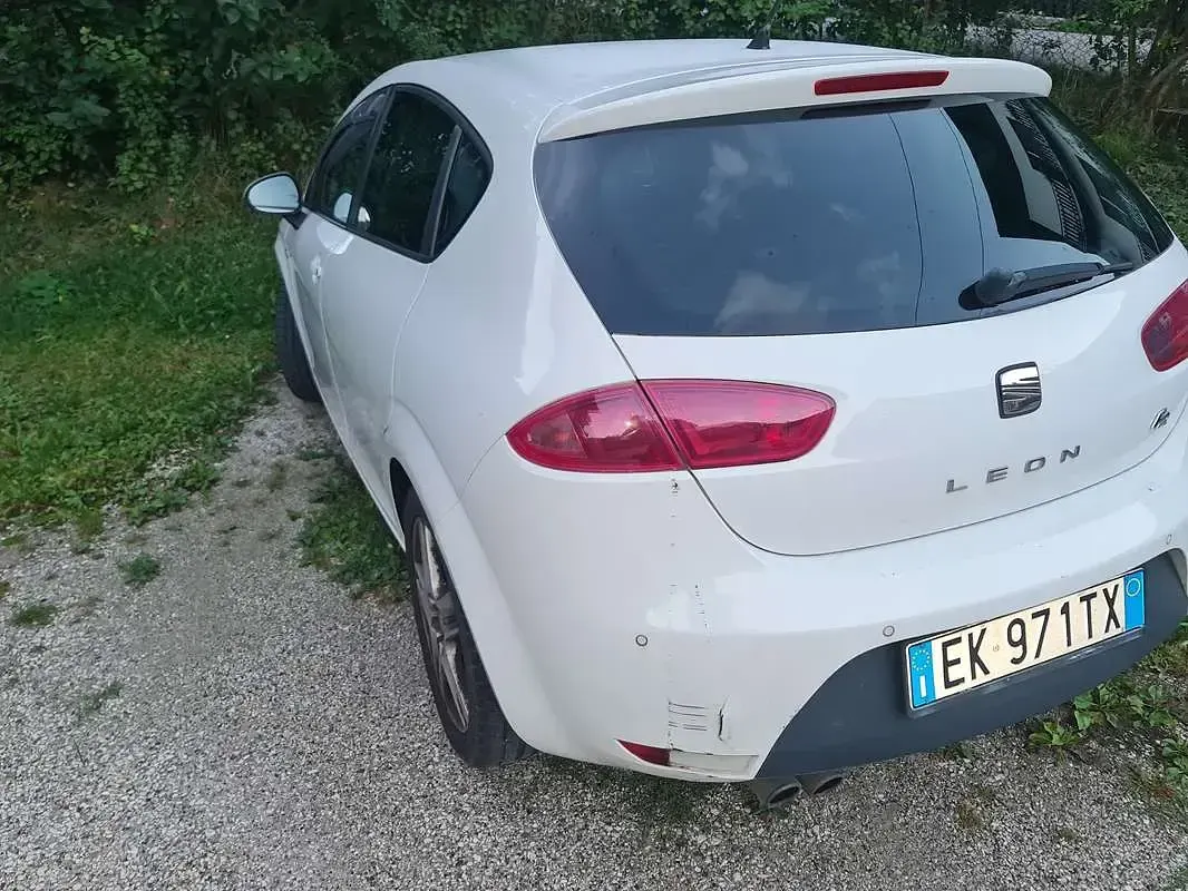 Usata Seat Leon FR 190 CV (139 kW) 2011 Bianco Utilitaria