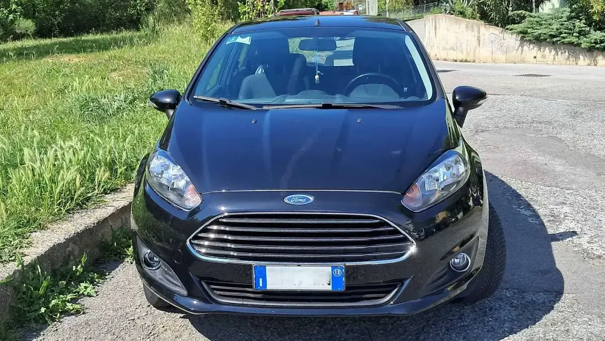 Usata Ford Fiesta 75 CV (55 kW) 2013 Nero Berlina