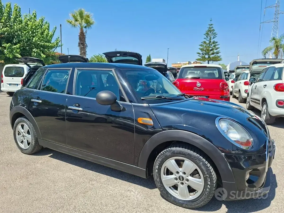 Usata Mini ONE 75 CV (55 kW) 2018 Nero Utilitaria