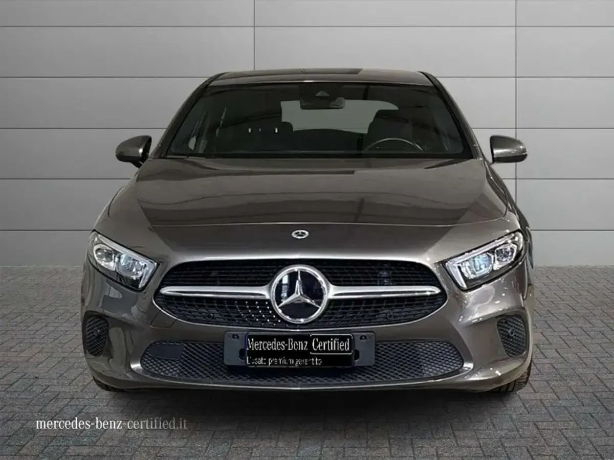 Usata Mercedes A180 Business 116 CV (85 kW) 2022 Grigio montagna Berlina