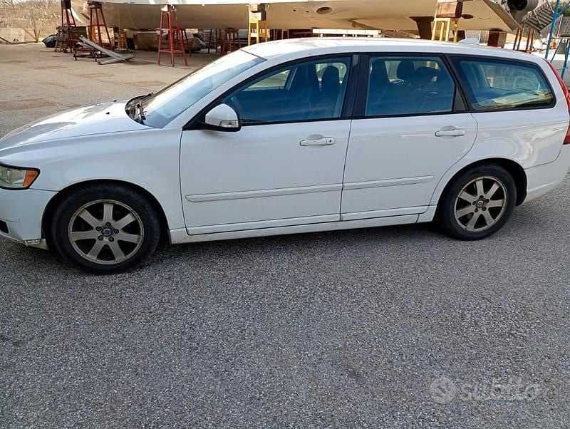 Usata Volvo V50 109 CV (80 kW) 2010 Bianco Station wagon