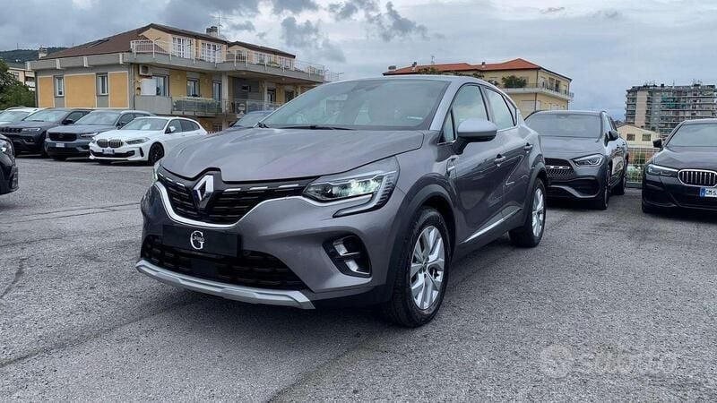 Grigio Usata 2020 Renault Captur Intens SUV | 15.900 € (Buon prezzo) - Immagine 1/4