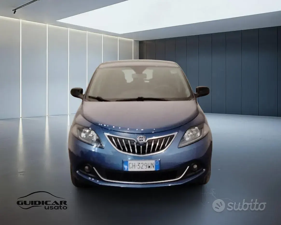 Usata Lancia Ypsilon Gold 69 CV (50 kW) 2022 Blu/azzurro Utilitaria