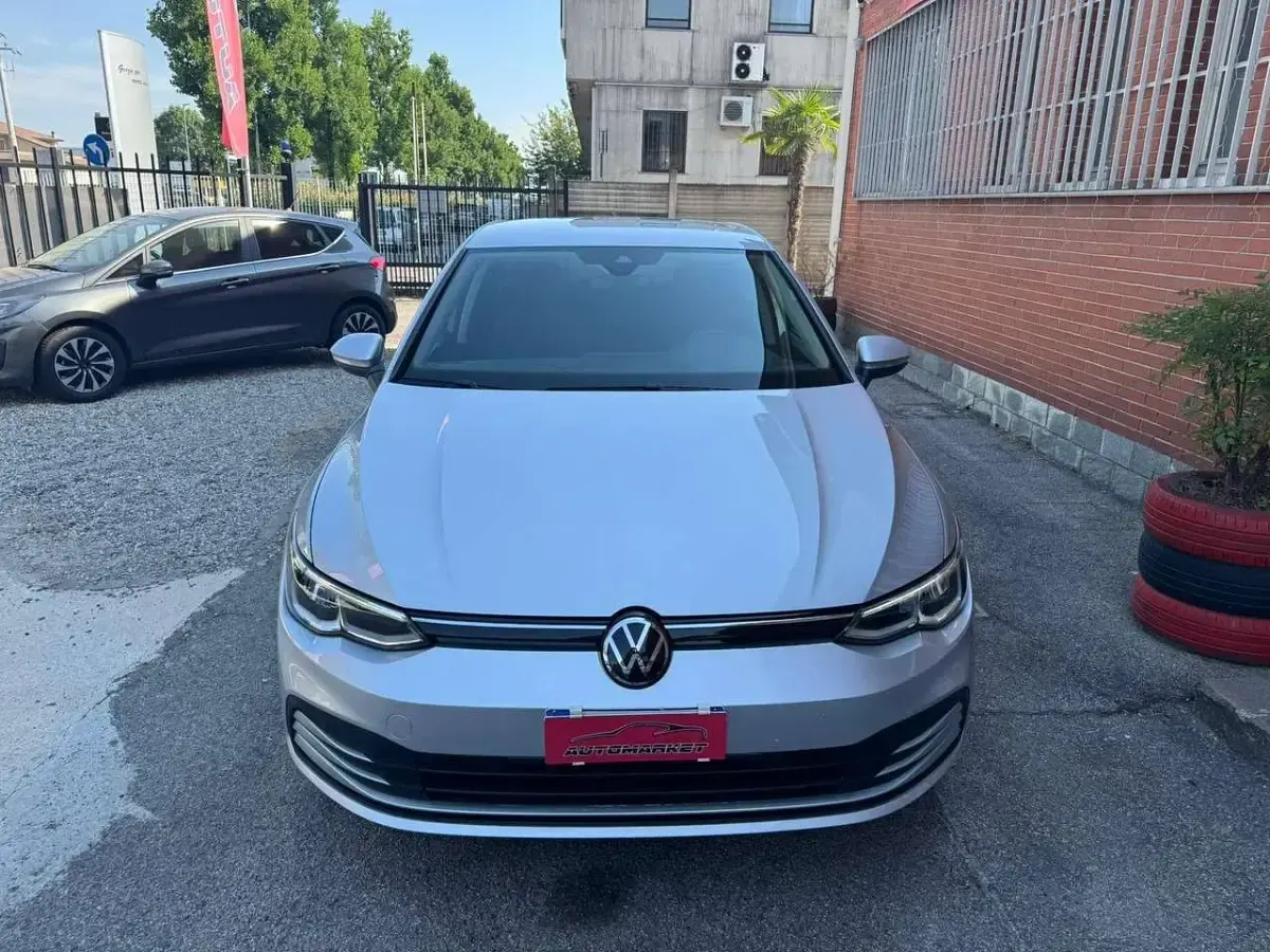Usata VW Golf VIII Life 116 CV (85 kW) 2021 Grigio Berlina