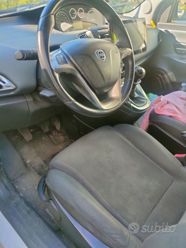 Usata Lancia Ypsilon 80 CV (58 kW) 2015 Bianco Utilitaria