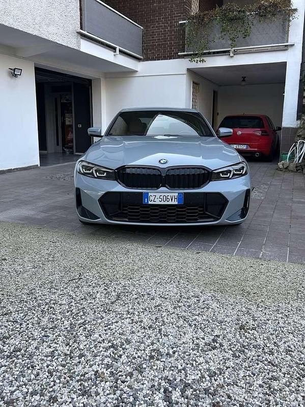 Usata BMW 318 M Sport 156 CV (114 kW) 2023 Grigio Berlina