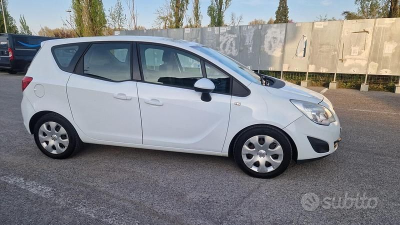 Usata Opel Meriva Cosmo 101 CV (74 kW) 2010 Bianco Monovolume