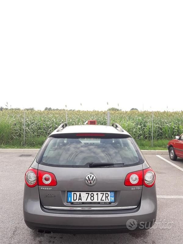 Usata VW Passat 140 CV (102 kW) 2006 Grigio Station wagon
