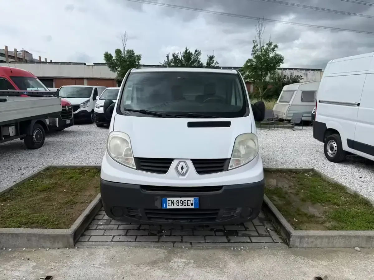 Begagnad Renault Trafic 114 HK (83 kW) 2012 Vit Minibuss