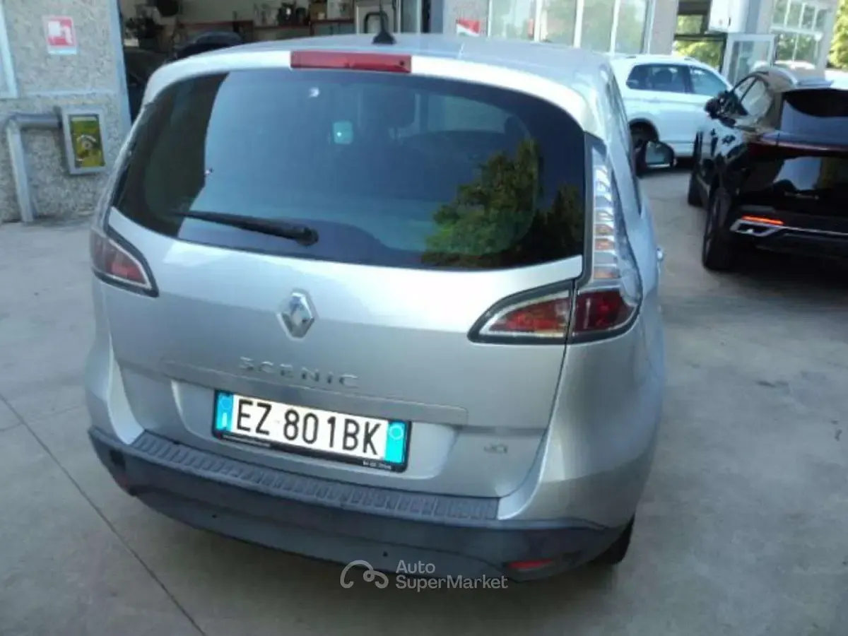 Usata Renault Scénic LIMITED 110 CV (80 kW) 2015 Argento Monovolume