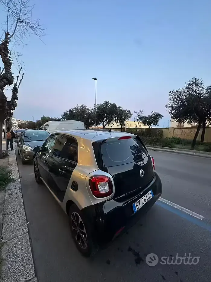 Usata Smart ForFour 90 CV (66 kW) 2015 Nero Utilitaria