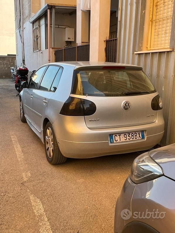 Usata VW Golf V Sportline 140 CV (102 kW) 2005 Grigio Utilitaria