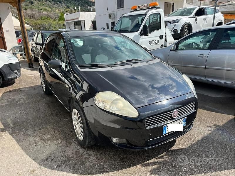 Usata Fiat Grande Punto 77 CV (56 kW) 2010 Nero Utilitaria