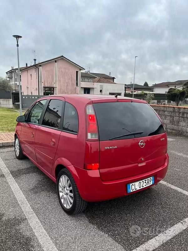 Usata Opel Meriva 75 CV (55 kW) 2004 Rosso Monovolume