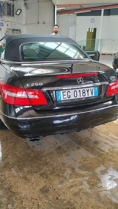 Usata Mercedes E250 Executive 204 CV (150 kW) 2012 Nero Cabrio