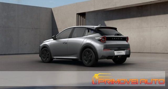 Usata Lancia Ypsilon 100 CV (73 kW) 2024 Multicolore(met.) Utilitaria