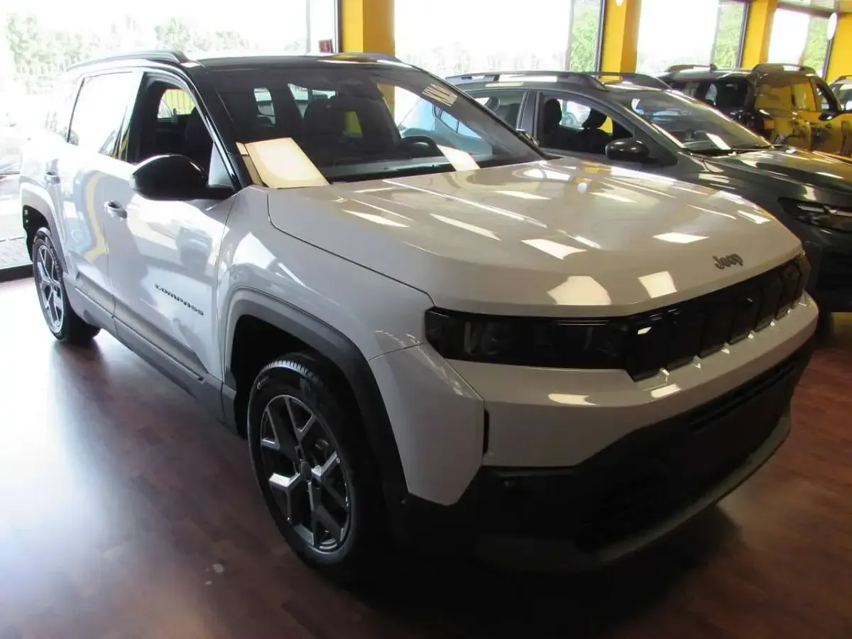 Nuova Jeep Compass Summit 136 CV (100 kW) 2026 Antarctica tetto nero SUV