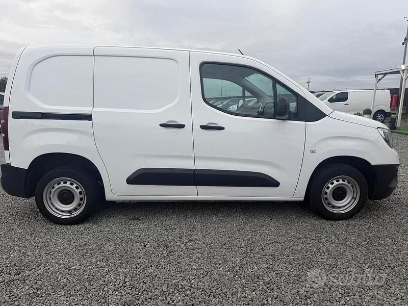 Usata Opel Combo 102 CV (75 kW) 2021 Bianco Monovolume