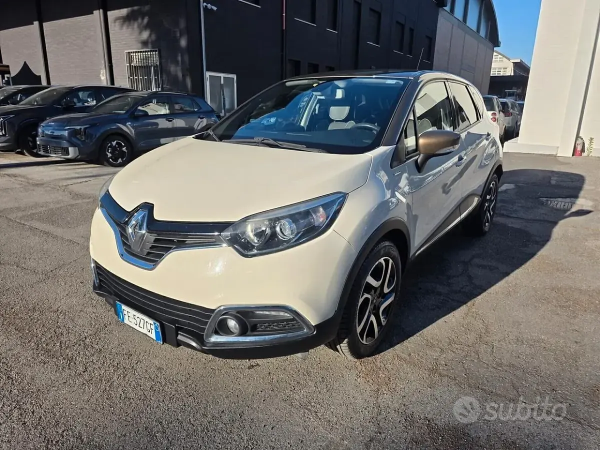 Usata Renault Captur 90 CV (66 kW) 2016 Beige SUV