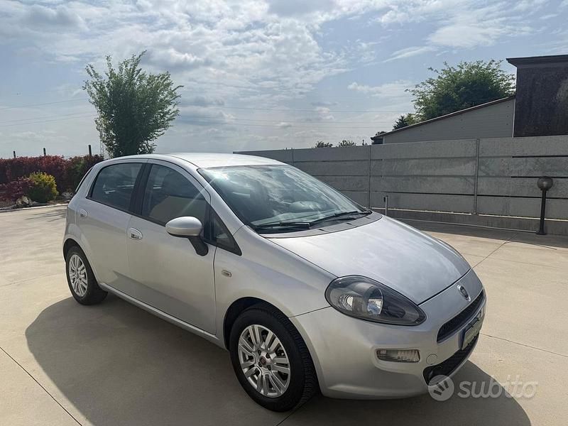Usata Fiat Grande Punto Easy 75 CV (55 kW) 2013 Grigio Utilitaria