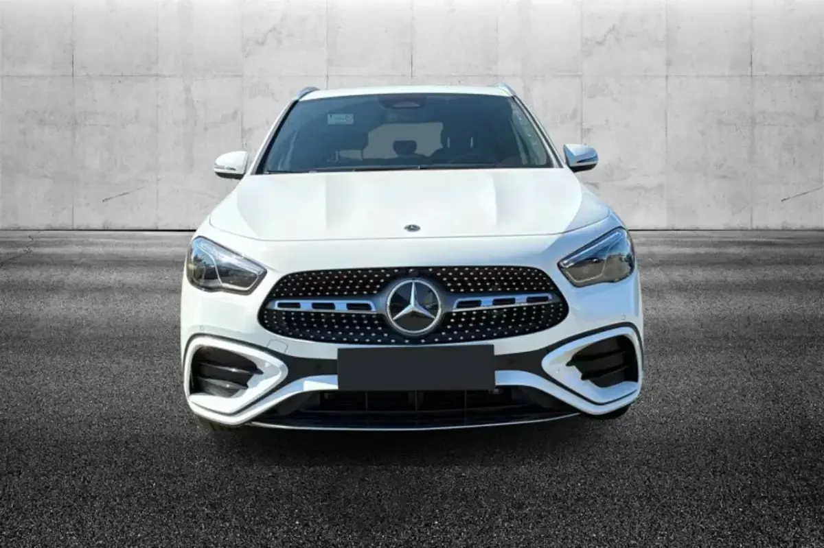 Usata Mercedes GLA200 Advanced Plus 150 CV (110 kW) 2024 Bianco SUV