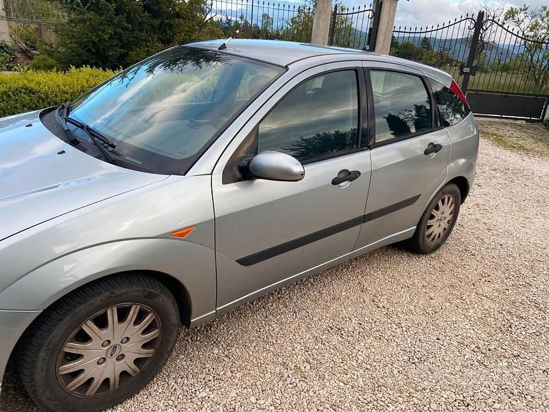 Usata Ford Focus 100 CV (73 kW) 2003 Utilitaria