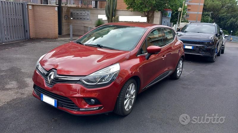 Rosso Usata 2018 Renault Clio IV Zen Tre volumi | 8500 € (Buon prezzo) - Immagine 1/4