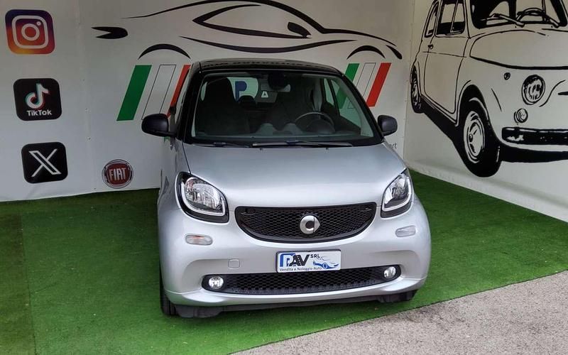 Argento Usata 2016 Smart ForTwo Coupé Passion Due volumi | 11.699 € (Ottimo prezzo) - Immagine 1/4