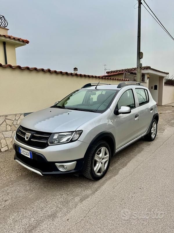 Usata Dacia Sandero Prestige 90 CV (66 kW) 2015 Grigio Berlina