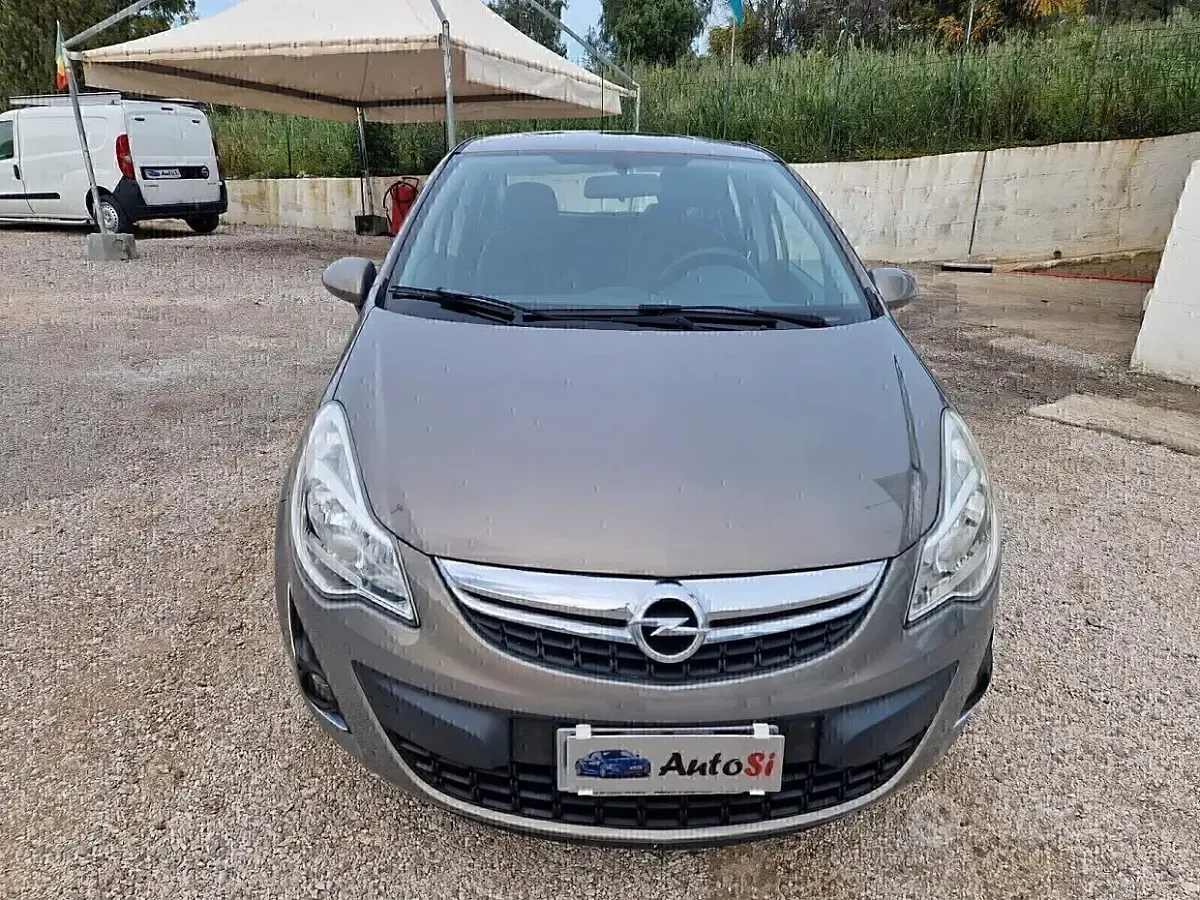 Usata Opel Corsa 95 CV (69 kW) 2012 Marrone Utilitaria