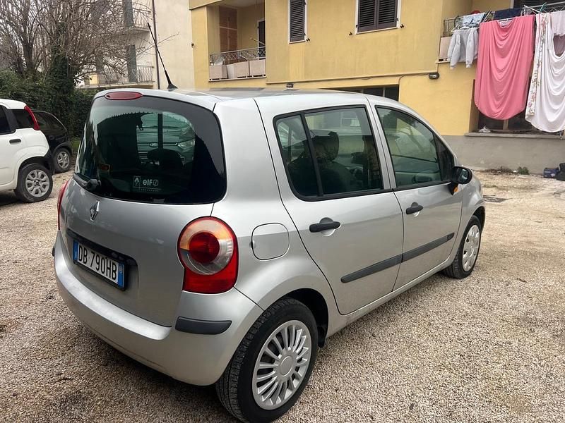 Usata Renault Modus 75 CV (55 kW) 2007 Argento Monovolume