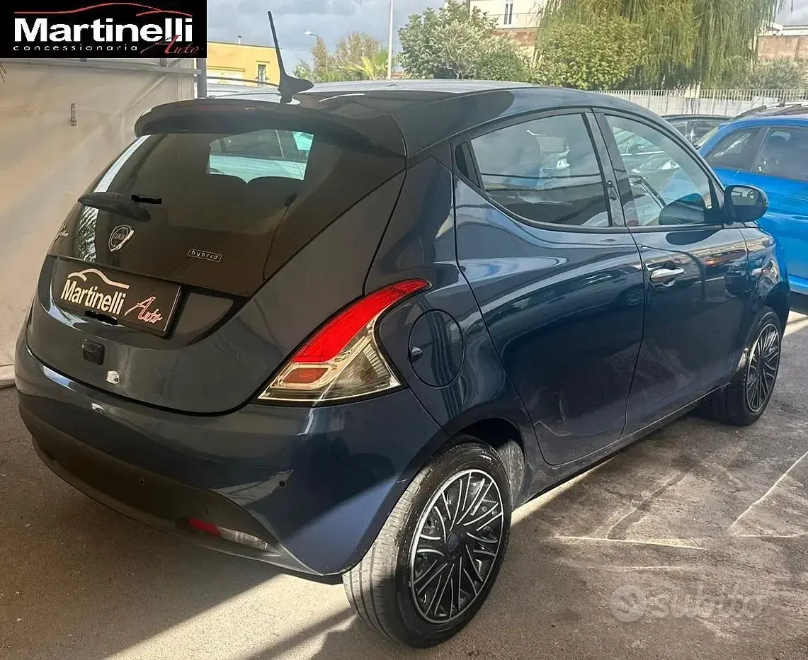 Usata Lancia Ypsilon Gold 69 CV (50 kW) 2022 Bluazzurro Utilitaria