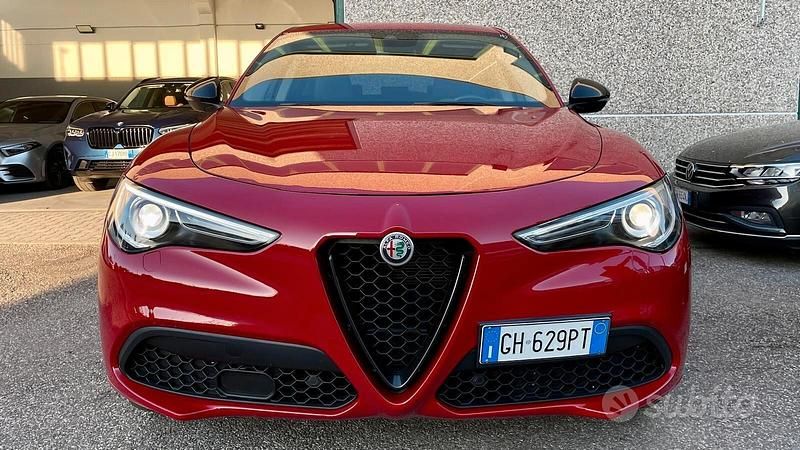Usado Alfa Romeo Stelvio Sprint 190 CV (139 kW) 2022 Rojo SUV