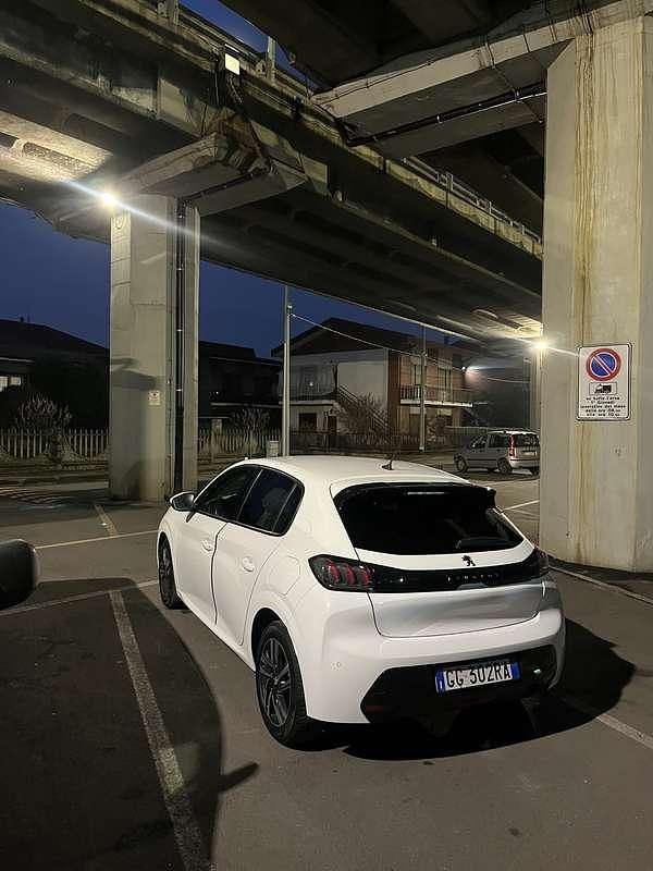 Usata Peugeot 208 GT 101 CV (74 kW) 2020 Bianco Utilitaria