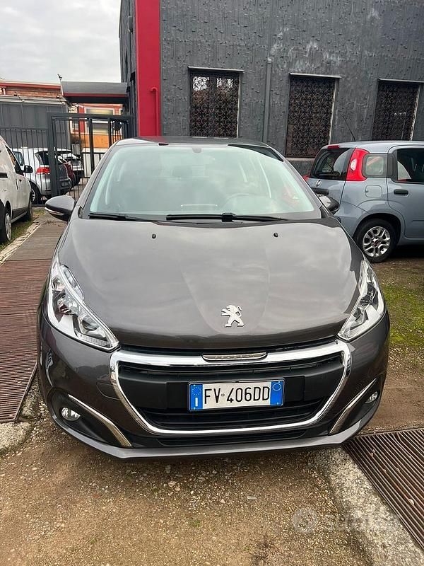 Grigio Usata 2019 Peugeot 208 Signature Sky Due volumi | 9800 € (Buon prezzo) - Immagine 1/4