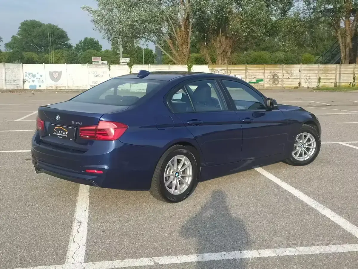 Usata BMW 318 Advantage 150 CV (110 kW) 2018 Blu Berlina