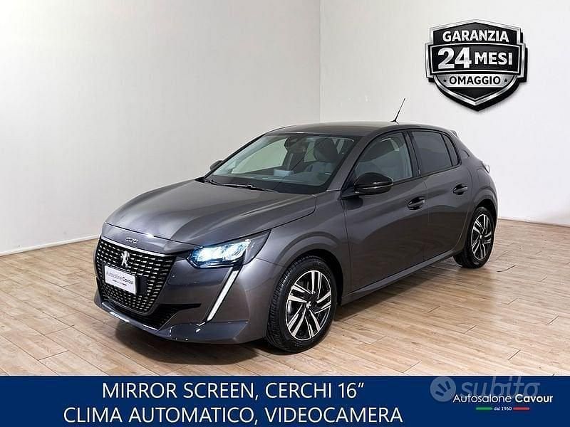 Usata Peugeot 208 Allure 101 CV (74 kW) 2023 Grigio Utilitaria