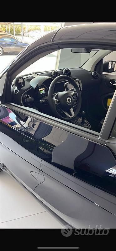 Blu Usata 2023 Smart ForTwo Electric Drive Cabrio | 15.500 € (Buon prezzo) - Immagine 1/4