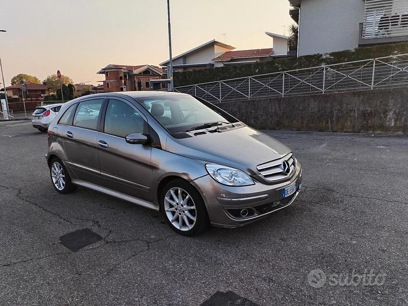Usata Mercedes B200 2007 Grigio Monovolume