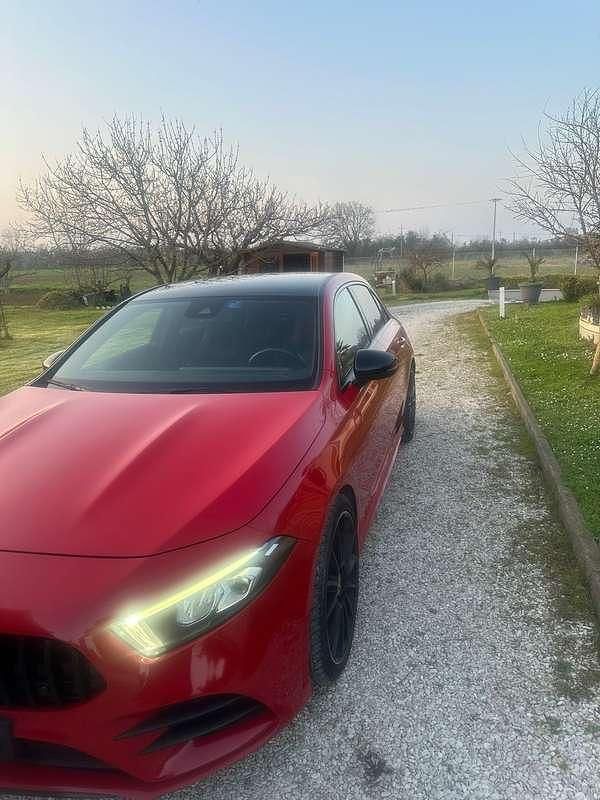 Usata Mercedes 180 Premium 116 CV (85 kW) 2019 Rosso Berlina