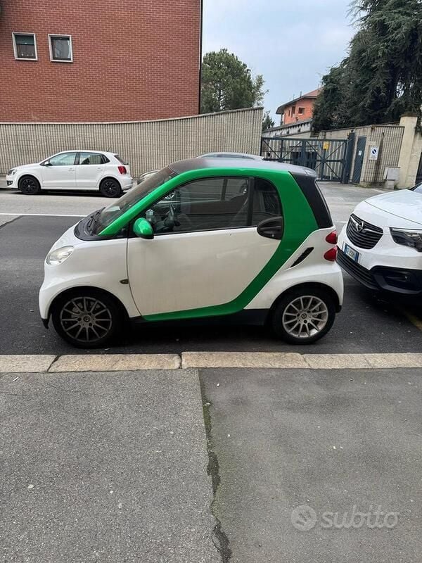 Usata 2008 Smart ForTwo Coupé Utilitaria | 4200 € (Ottimo prezzo) - Immagine 1/4