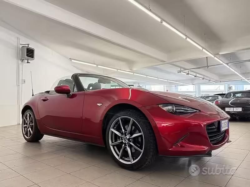 Usata Mazda MX5 Inclusive 184 CV (135 kW) 2021 Rosso Cabrio