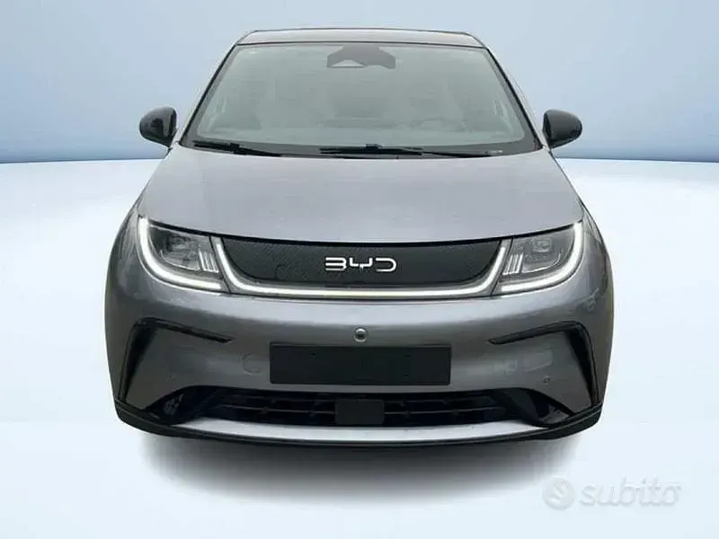 Nuova BYD Dolphin Design 2026 Grigio Utilitaria